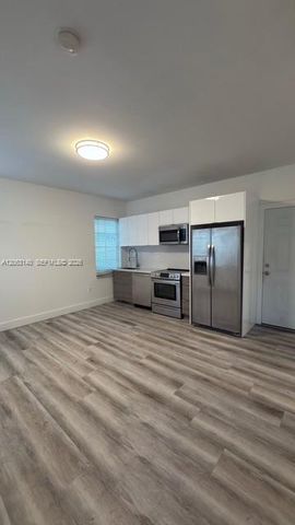 729 MERIDIAN AV 8, Miami Beach, FL 33139
