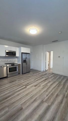 729 MERIDIAN AV 8, Miami Beach, FL 33139