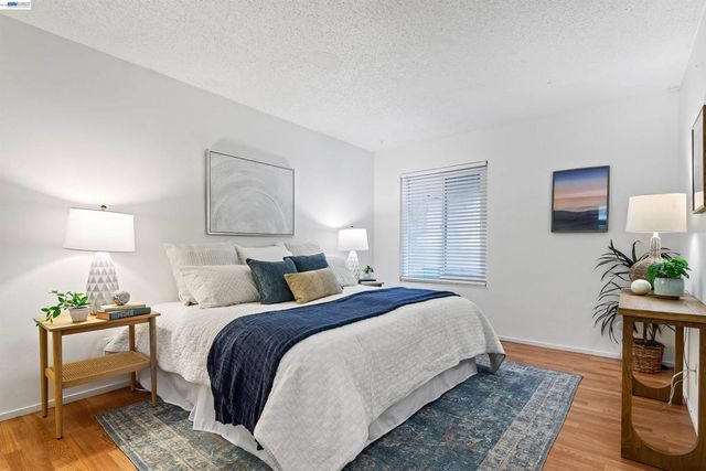 810 Oak Grove Rd 104, Concord, CA 94518