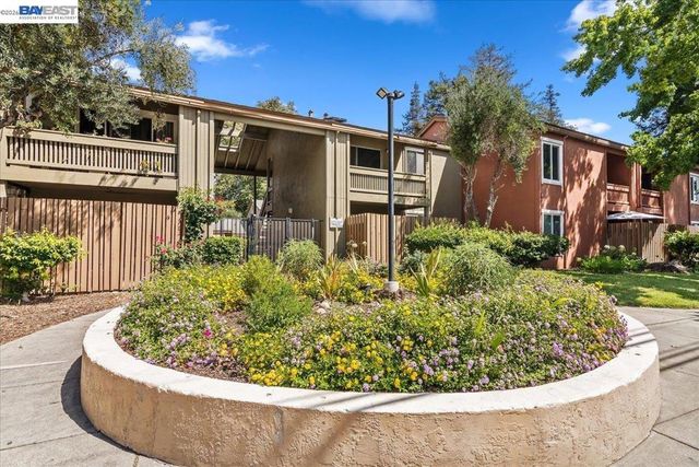 810 Oak Grove Rd 104, Concord, CA 94518