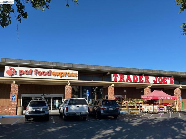 810 Oak Grove Rd 104, Concord, CA 94518