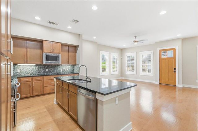2520 Bluebonnet DR 40, Austin, TX 78704