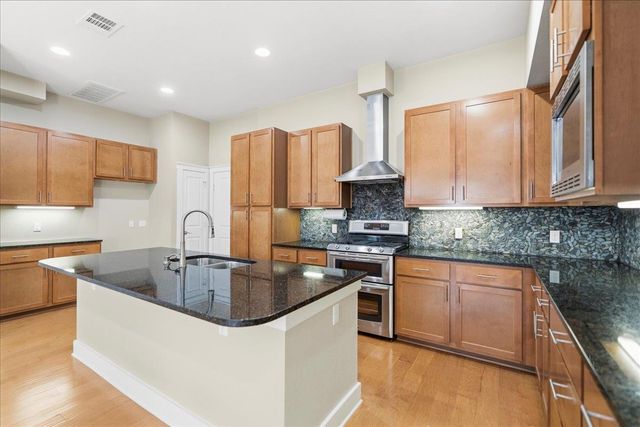 2520 Bluebonnet DR 40, Austin, TX 78704