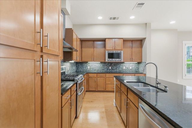 2520 Bluebonnet DR 40, Austin, TX 78704