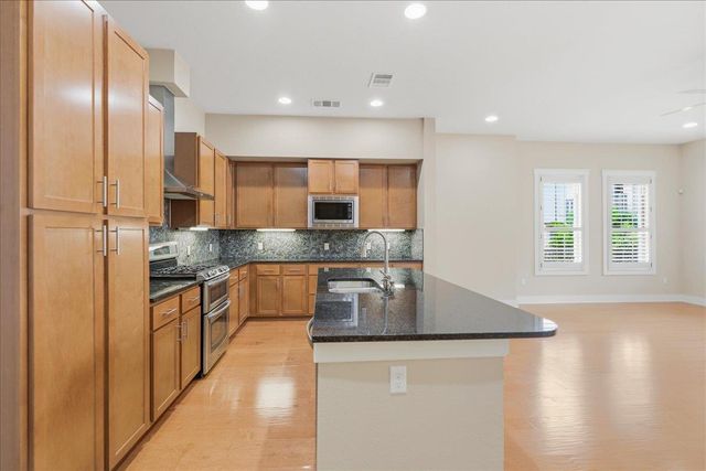 2520 Bluebonnet DR 40, Austin, TX 78704