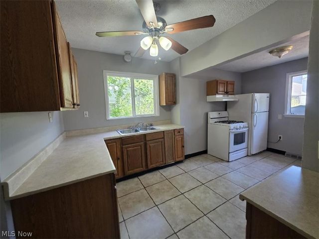 907 14th Street NE, Canton, OH 44714