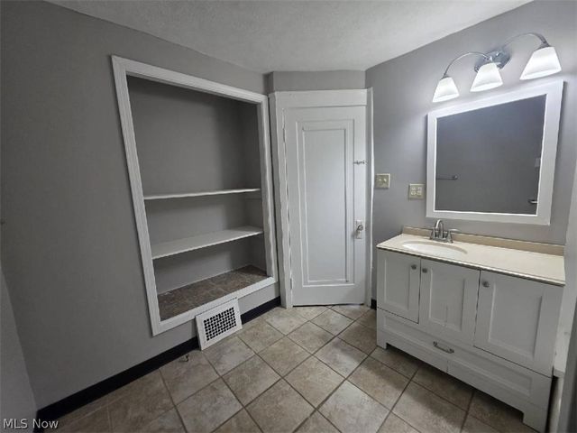 907 14th Street NE, Canton, OH 44714