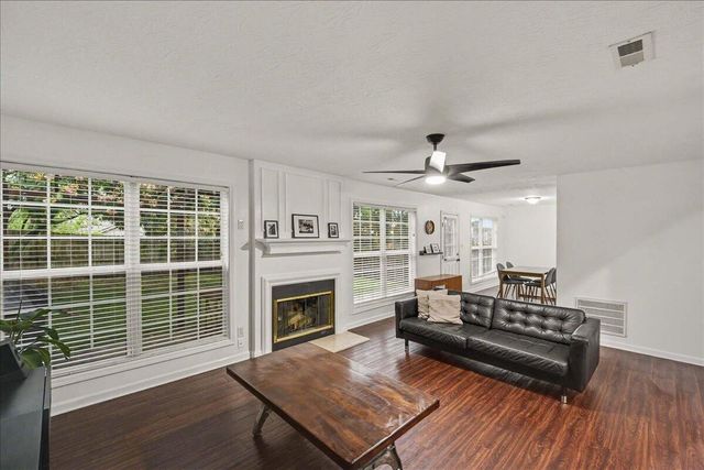 3732 Mossbridge Way, Lexington, KY 40514