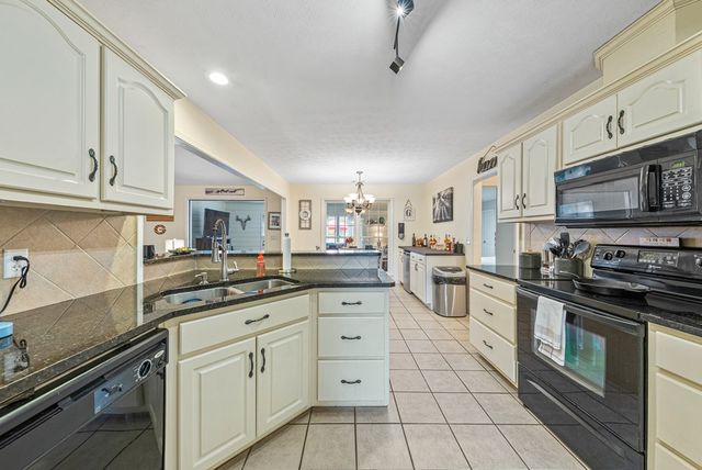 54 Bridle Path, Ellerslie, GA 31807