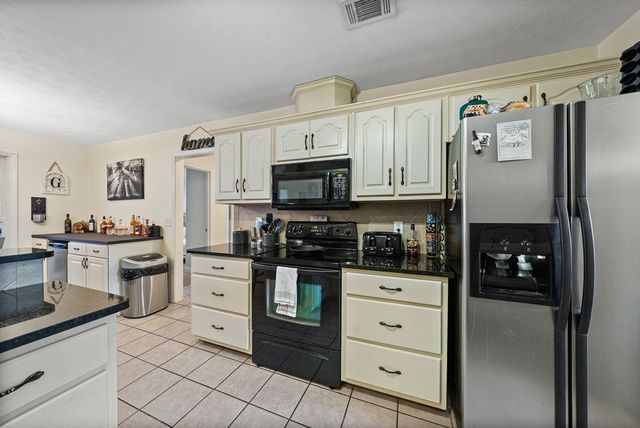 54 Bridle Path, Ellerslie, GA 31807