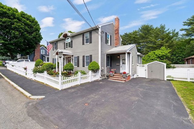 42 Woodland Rd, Wakefield, MA 01880