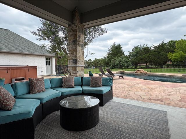 400 Chippendale Drive, Heath, TX 75032