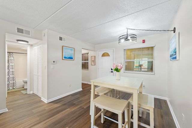 209 W Miracle Strip Parkway C201, Mary Esther, FL 32569