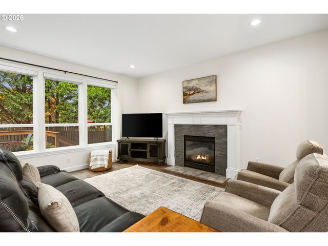 19485 Hummingbird Loop, Oregon City, OR 97045