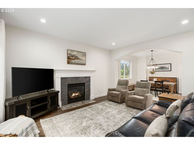 19485 Hummingbird Loop, Oregon City, OR 97045