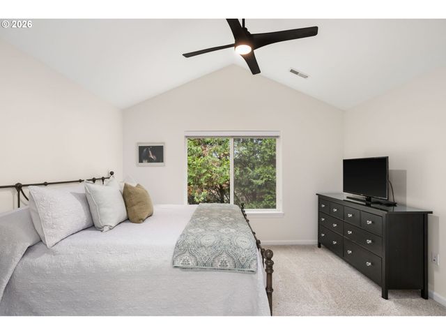 19485 Hummingbird Loop, Oregon City, OR 97045