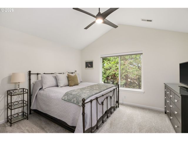 19485 Hummingbird Loop, Oregon City, OR 97045