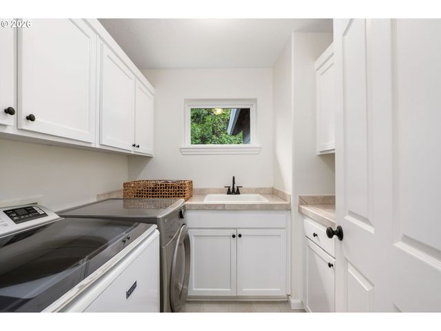 19485 Hummingbird Loop, Oregon City, OR 97045