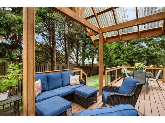 19485 Hummingbird Loop, Oregon City, OR 97045