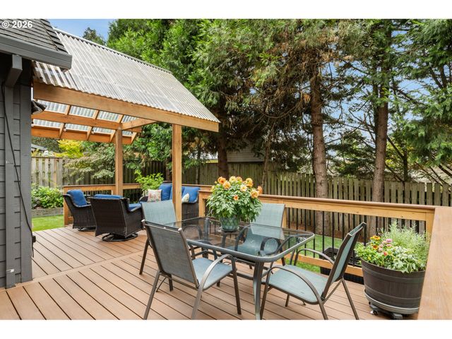 19485 Hummingbird Loop, Oregon City, OR 97045