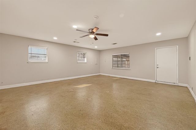 10645 Oak Brook Dr, Houston, TX 77013