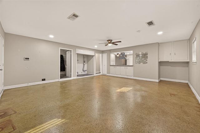 10645 Oak Brook Dr, Houston, TX 77013