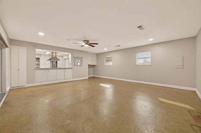 10645 Oak Brook Dr, Houston, TX 77013