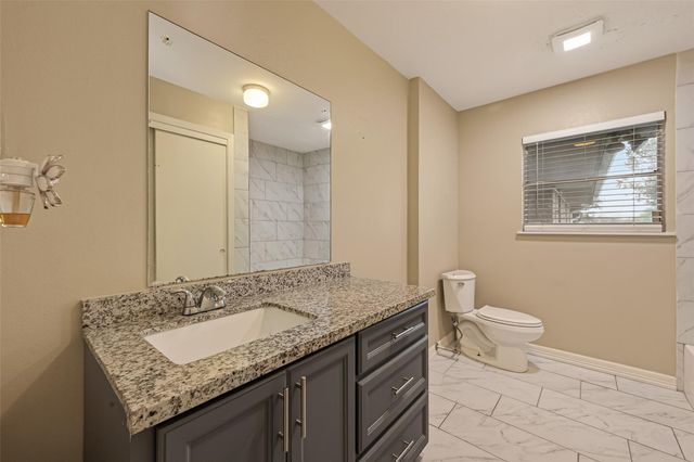 10645 Oak Brook Dr, Houston, TX 77013