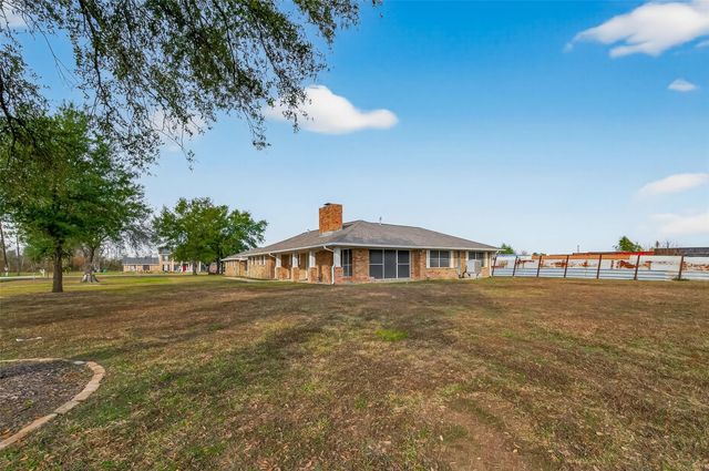 10645 Oak Brook Dr, Houston, TX 77013