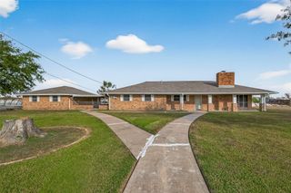 10645 Oak Brook Dr, Houston, TX 77013