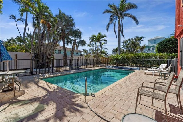 210 Miramar ST, Fort Myers Beach, FL 33931