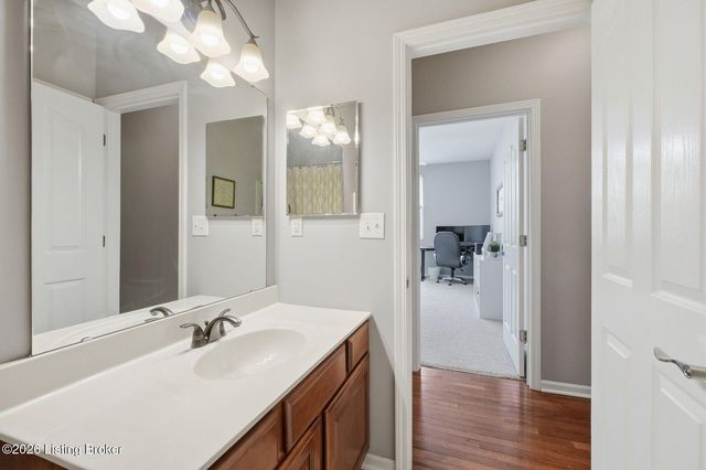 1102 Nursery Ct, Louisville, KY 40243