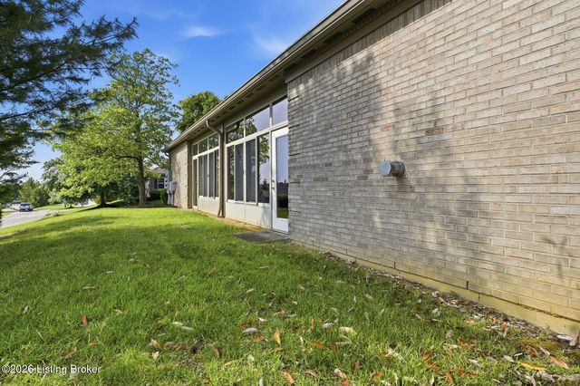 1102 Nursery Ct, Louisville, KY 40243