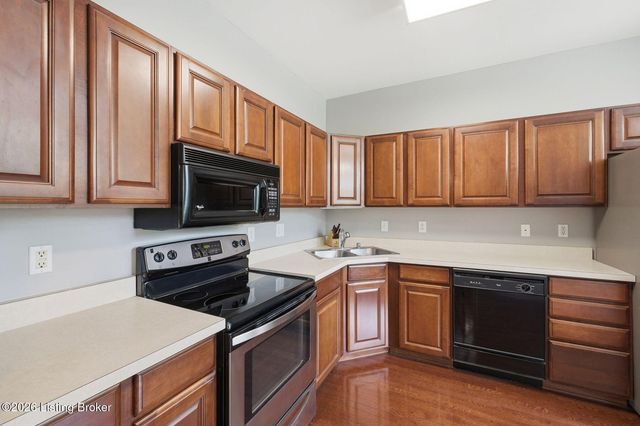 1102 Nursery Ct, Louisville, KY 40243