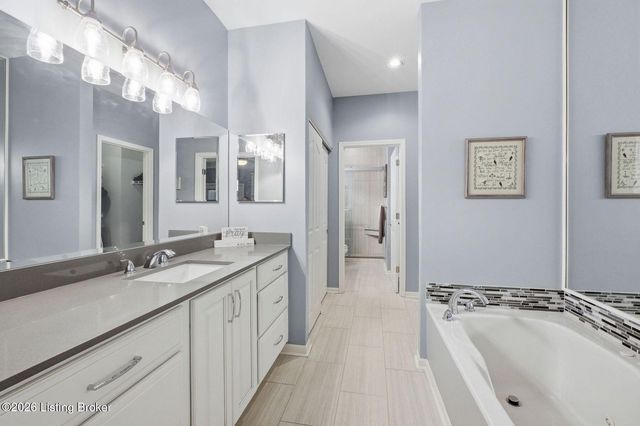 1102 Nursery Ct, Louisville, KY 40243