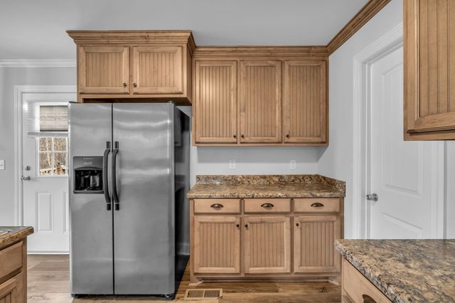 692 Milky Way Dr, Pulaski, TN 38478