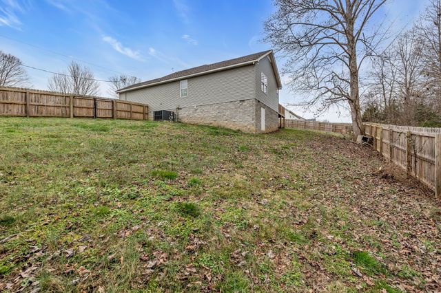 692 Milky Way Dr, Pulaski, TN 38478