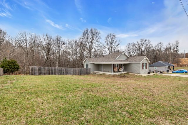 692 Milky Way Dr, Pulaski, TN 38478