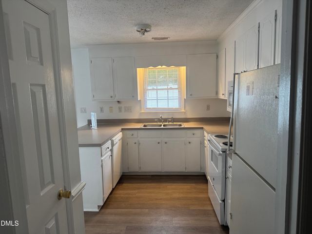 3803 Sterling Pointe Drive Q1, Winterville, NC 28590