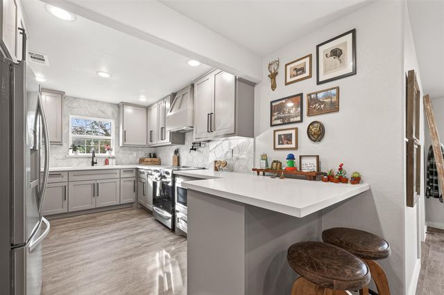 1047 Dungens Mill Road, Columbus, TX 78934