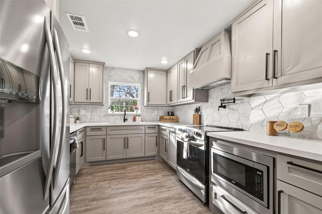 1047 Dungens Mill Road, Columbus, TX 78934