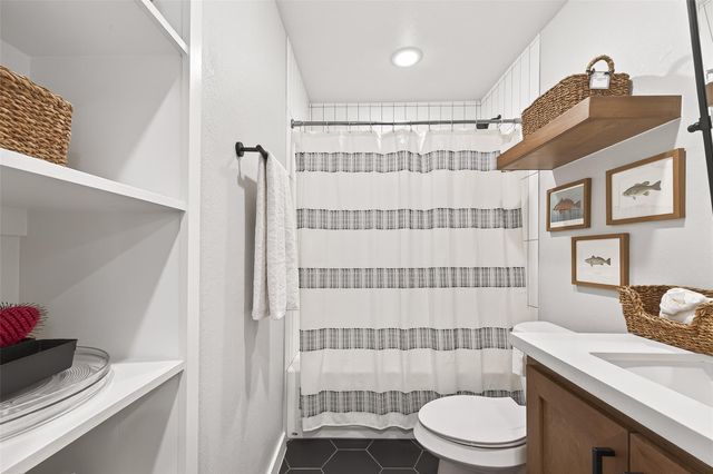 1047 Dungens Mill Road, Columbus, TX 78934