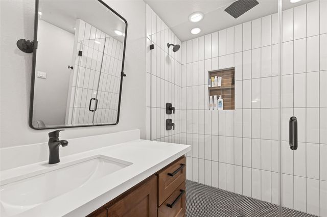 1047 Dungens Mill Road, Columbus, TX 78934