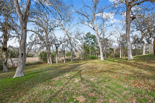 1047 Dungens Mill Road, Columbus, TX 78934