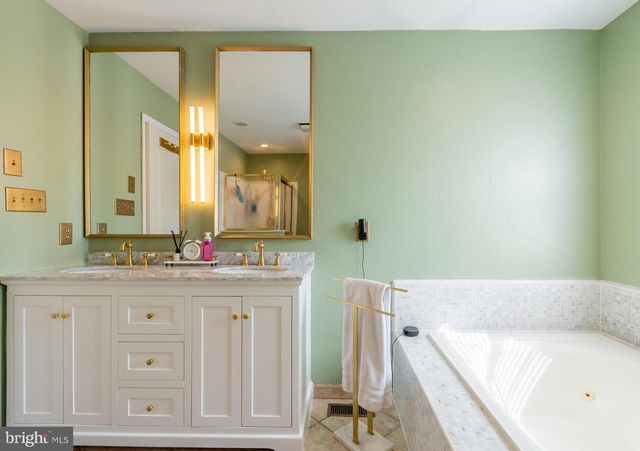 188 ORLANDO DR, Sicklerville, NJ 08081