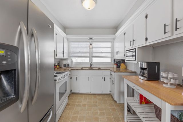 3820 W Westlawn St, Wichita, KS 67203