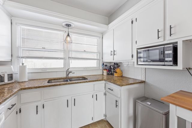 3820 W Westlawn St, Wichita, KS 67203