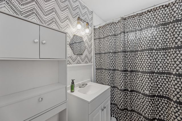 3820 W Westlawn St, Wichita, KS 67203