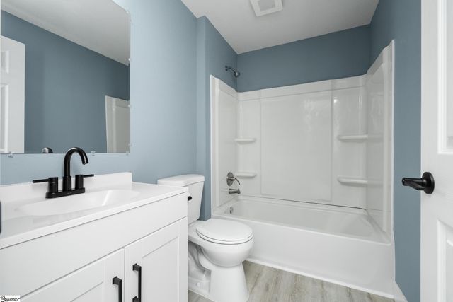 200 Mcdaniel Avenue, Greer, SC 29651