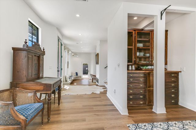 1300 Navasota ST, Austin, TX 78702